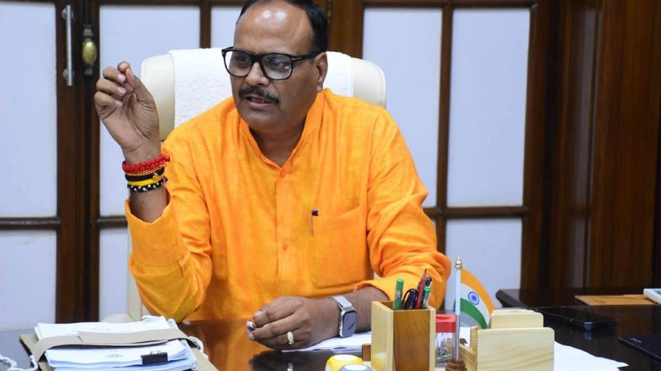 ड‍िप्‍टी सीएम ब्रजेश पाठक  ने स्वास्थ्य विभाग के अधिकारियों को दिए निर्देश, कहा-अस्पताल में मरीजों को सभी दवाएं मिले मुफ्त, रोकी जाए बर्बादी