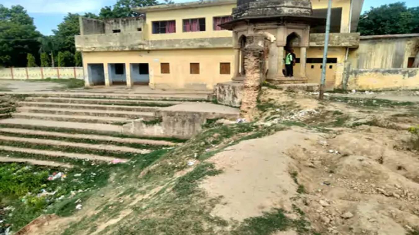 तालाब की जमीन को पट्टा करने को लेकर काशी के महाराजा समेत 8 लोगों को नोटिस जारी 