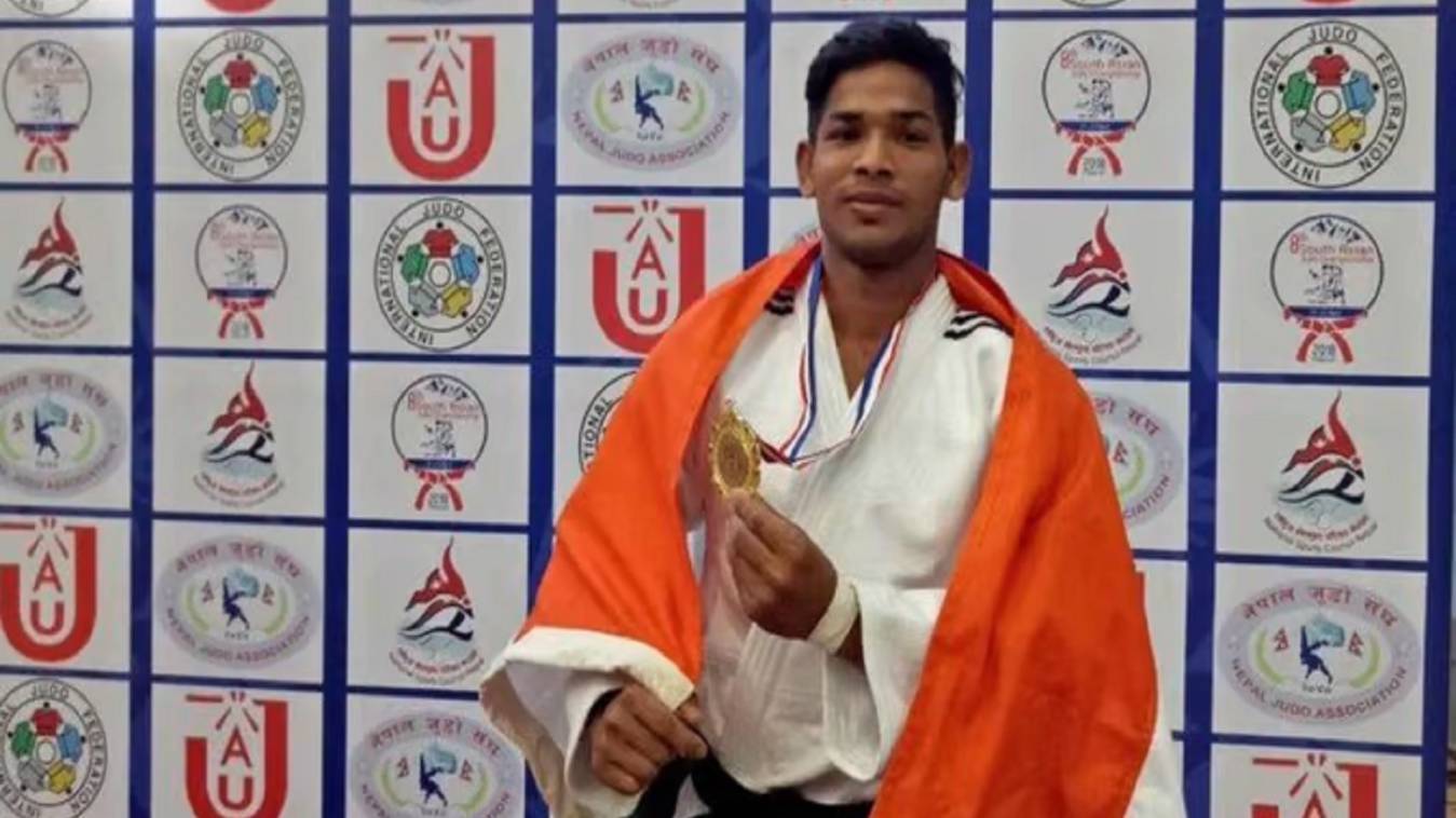 वाराणसी के लाल ने CWG में जीता ब्रांज मेडल, पिता बोले- 'मेरे लाल का कांस्य देश के माथे पर सोने से भी तेज चमक रहा है'