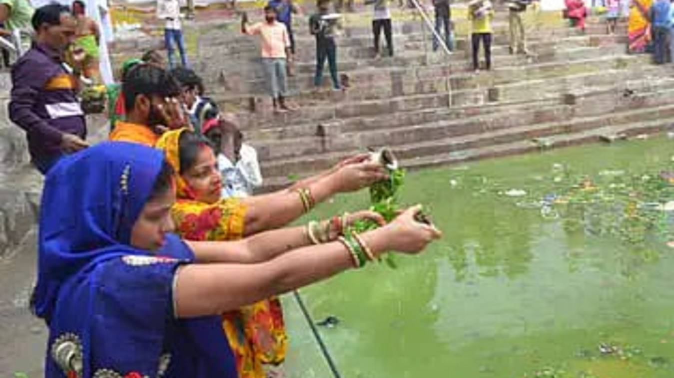 काशी में आज भी सजता है मान्यताओं और परंपराओं का मेला 