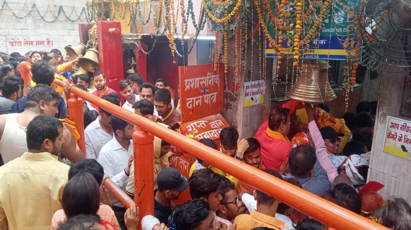 मां विंध्यवासिनी धाम में मोबाइल हुआ बैन