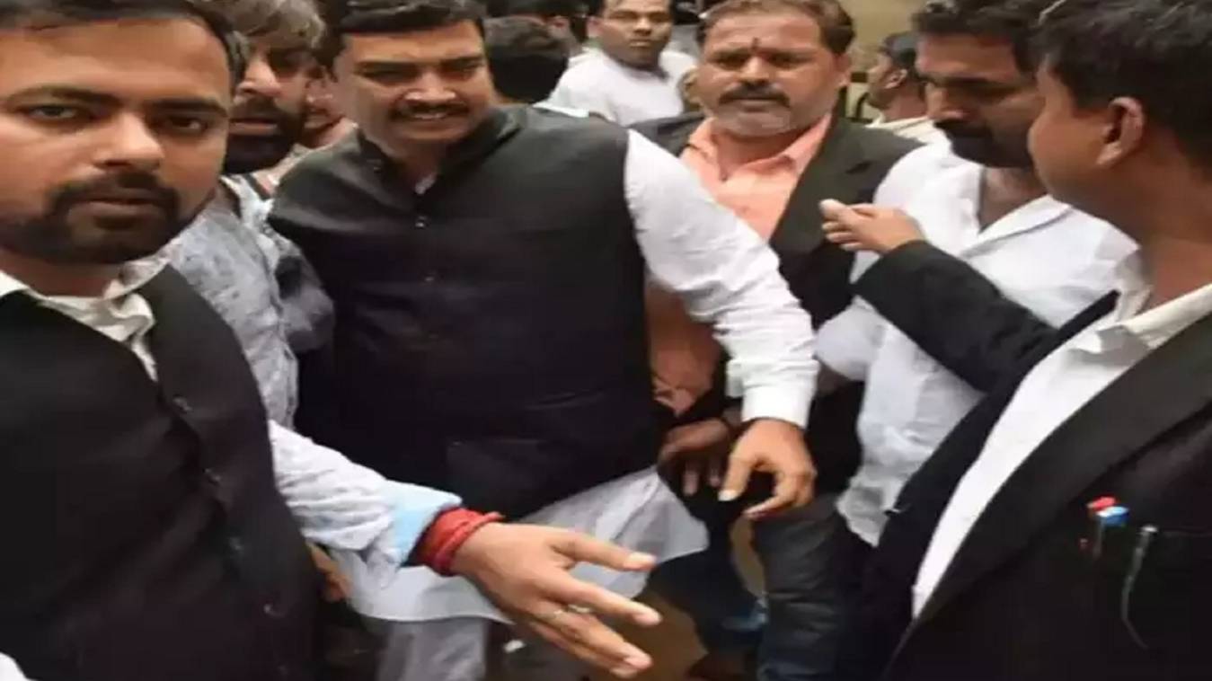 युवती से दुष्‍कर्म मामले में बसपा सांसद अतुल राय बरी, 2019 से चल रहा था केस