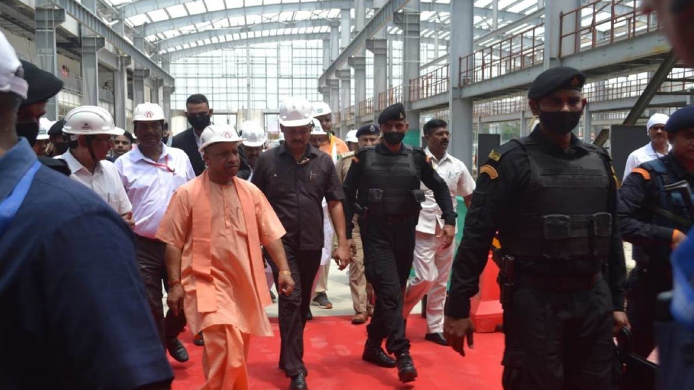  CM Yogi Adityanath in Agra: सीएम योगी ने आगरा में किया मेट्रो का डिजिटल अनावरण,पीले रंग की होगी पहली मेट्रो 