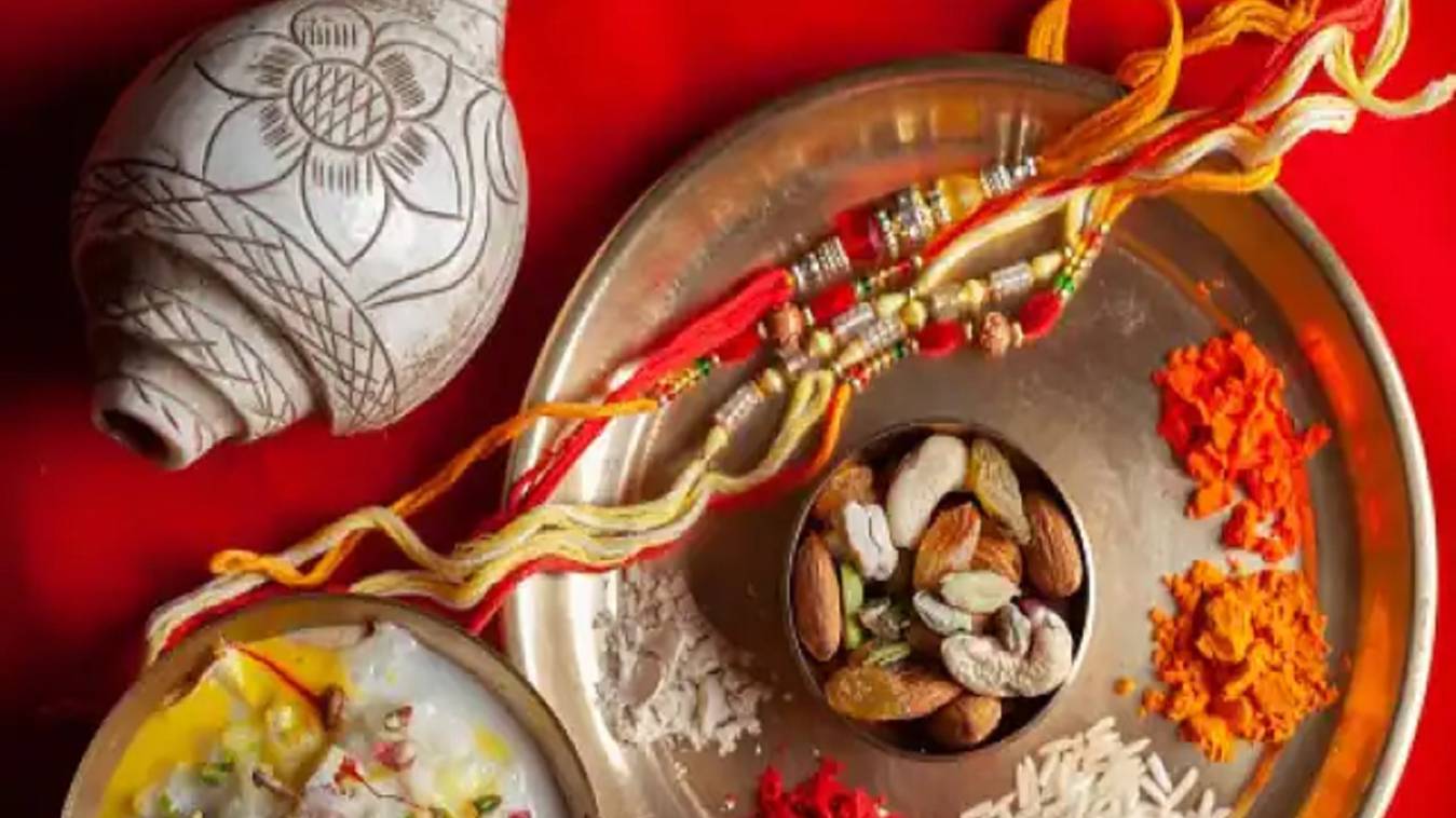 Raksha Bandhan Muhurta 2022 : गुरुवार रात 8.30 बजे से लेकर 12 अगस्त को पूरे दिन रक्षा बंधन का शुभ समय,