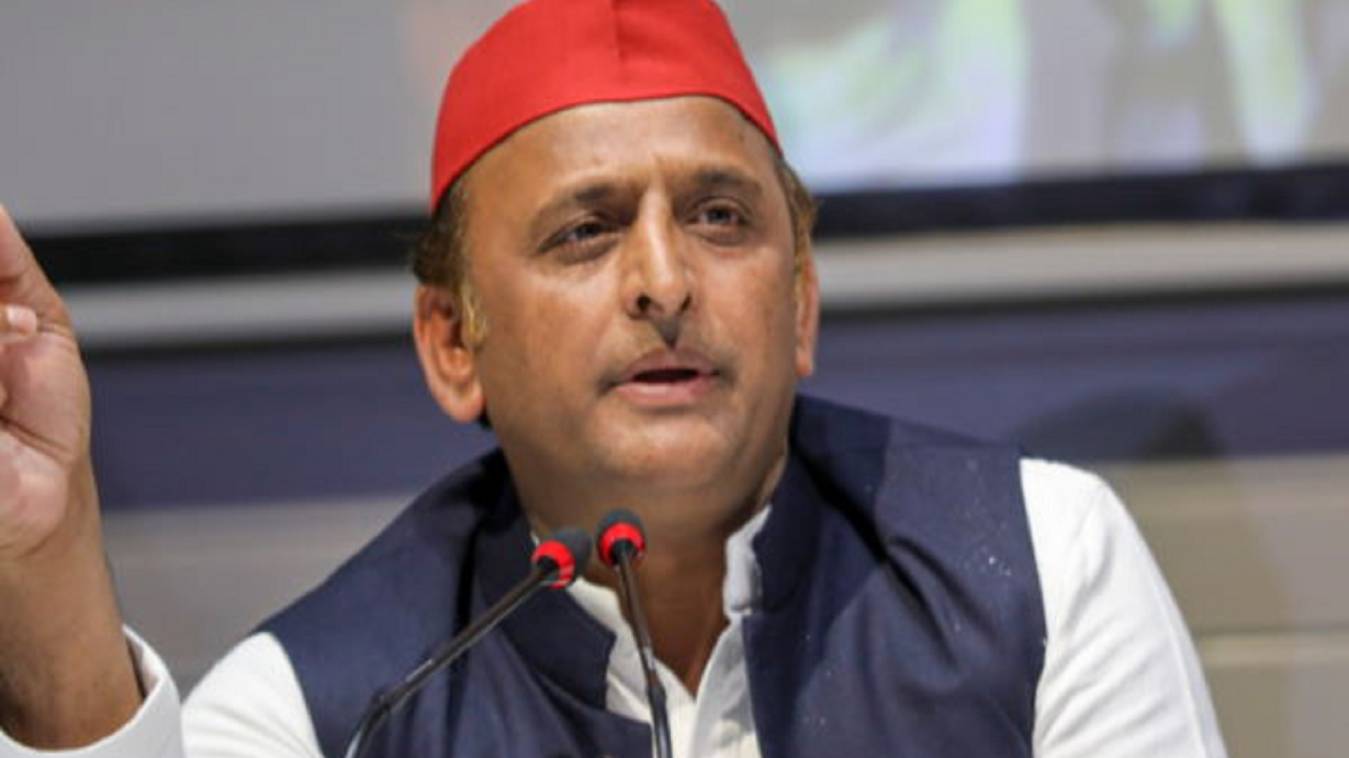  रोते हुए पुलिसवाले का वीड‍ियो शेयर कर अख‍िलेश ने सरकार से पूछा है-  अमृत महोत्सव के नाम पर भूखोत्सव क्यों? 