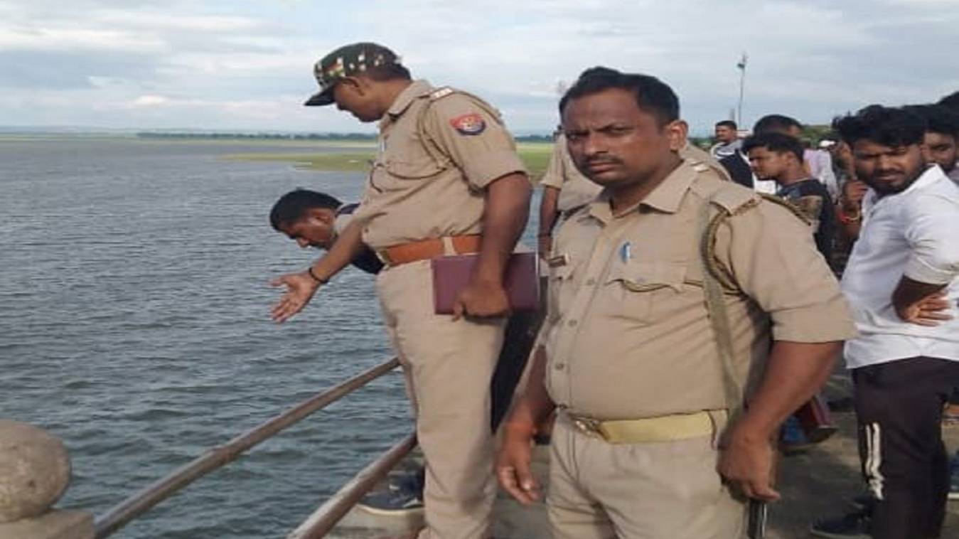 सेल्फी लेने के चक्कर में धंधरौल बांध में गिरकर युवक की मौत, परिजनों का रो- रोकर बुरा हाल