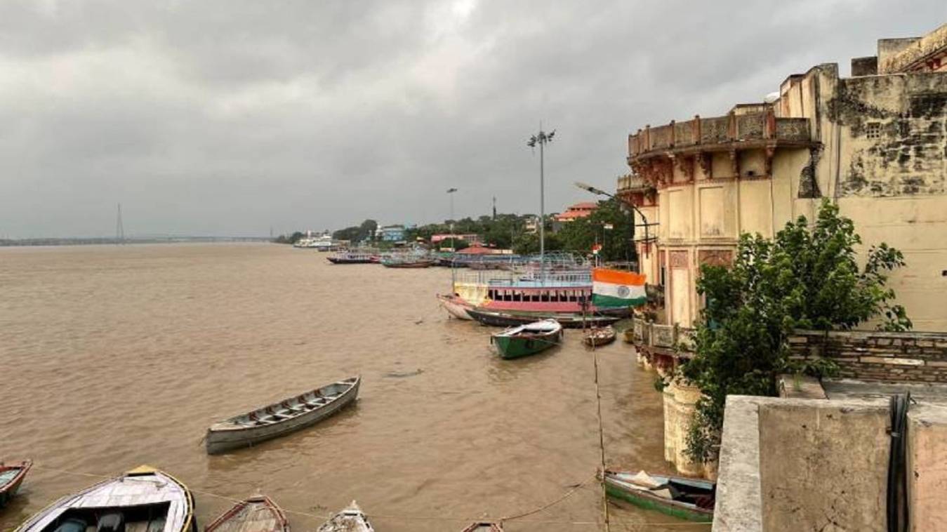 वाराणसी में गंगा अपना रौद्र रूप दिखाने के बाद दो दिन में हुई सामान्य, तटवर्ती इलाकों में छोड़ती जा रहीं दुश्‍वारियां