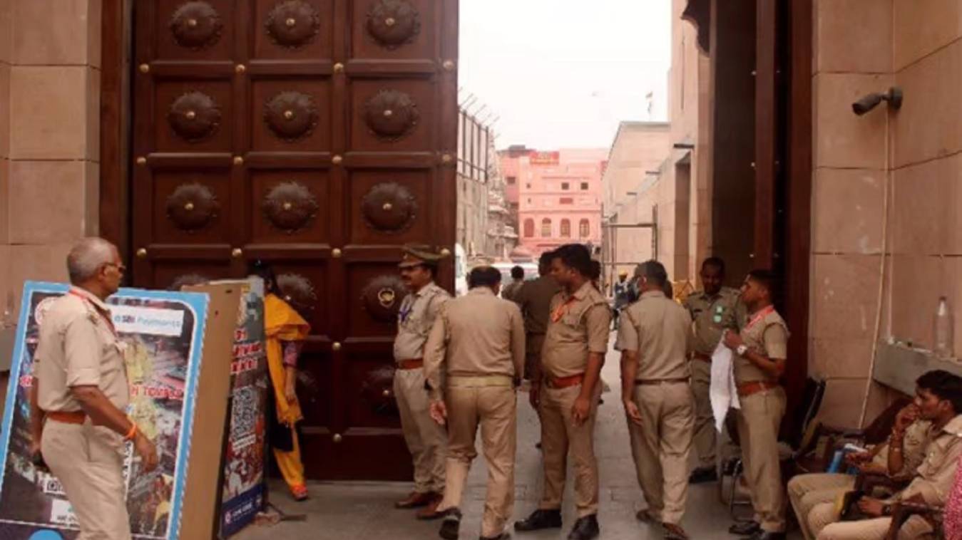 मुस्लिम पक्ष की जवाबी बहस पूरी, औरंगजेब की एंट्री 