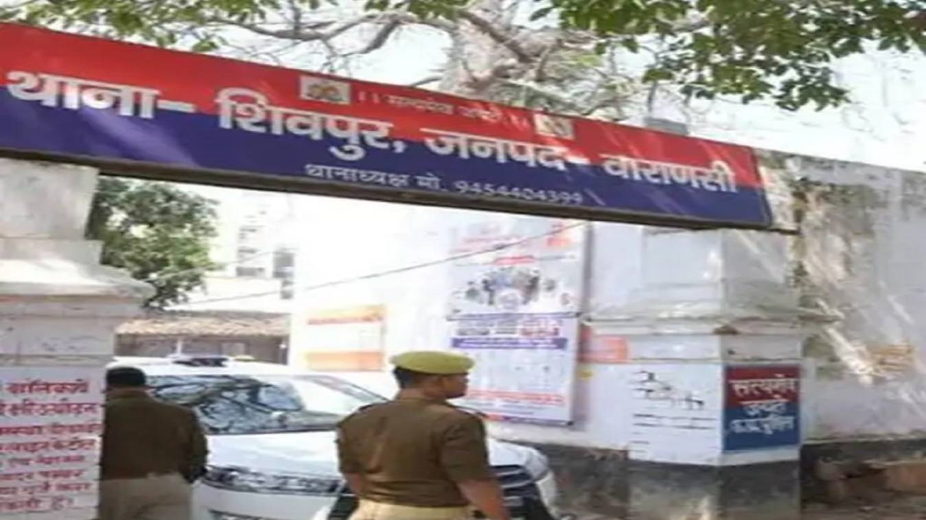 वाराणसी में लिफ्ट देने के बहाने पत्रकारिता की छात्रा से छेड़छाड़, आरोपी चालक को हिरासत में लेकर पुलिस की पूछताछ जारी 