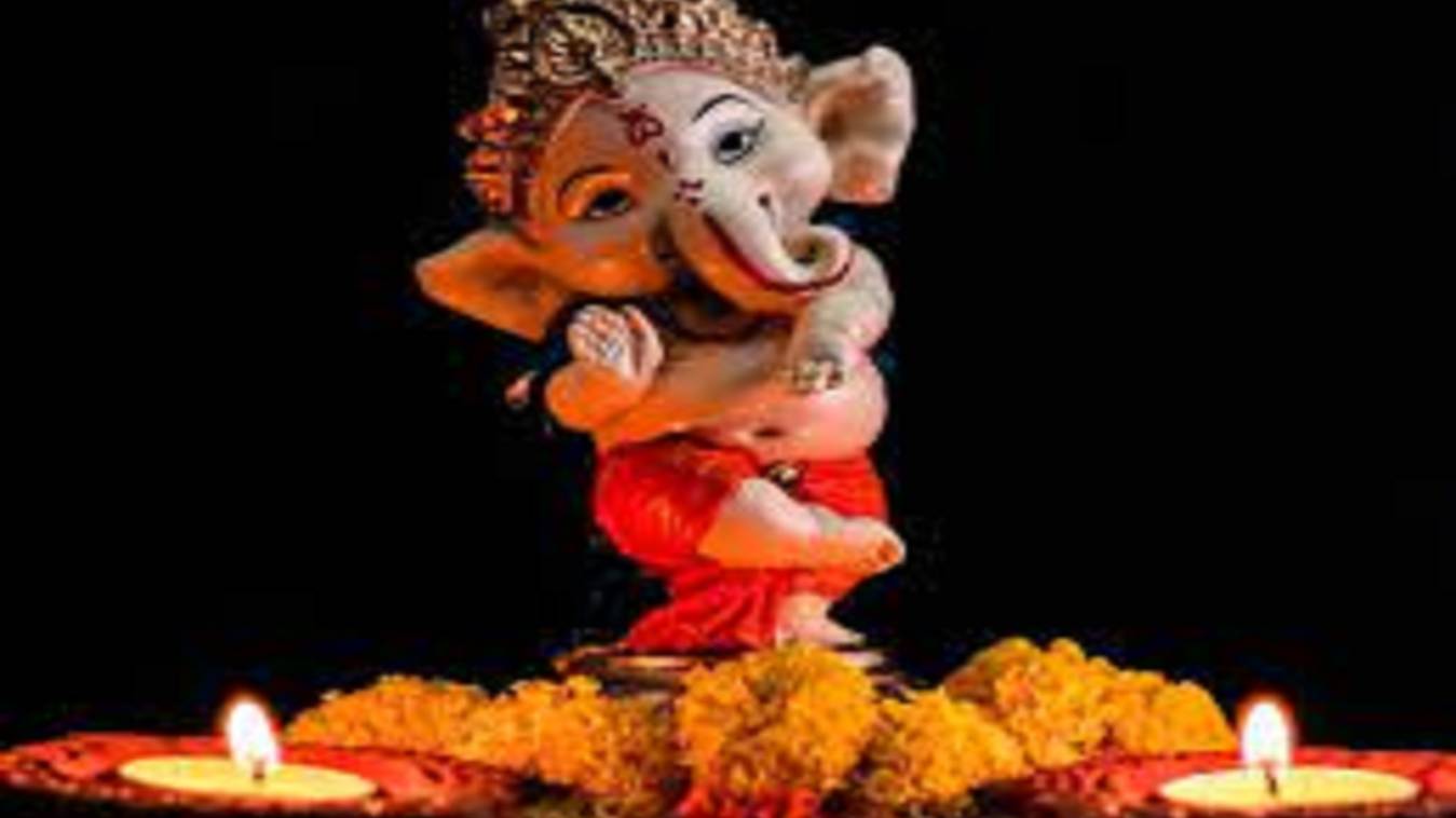 काशी में गूंजा 'गणपति बप्पा मोरिया' जयकारा 