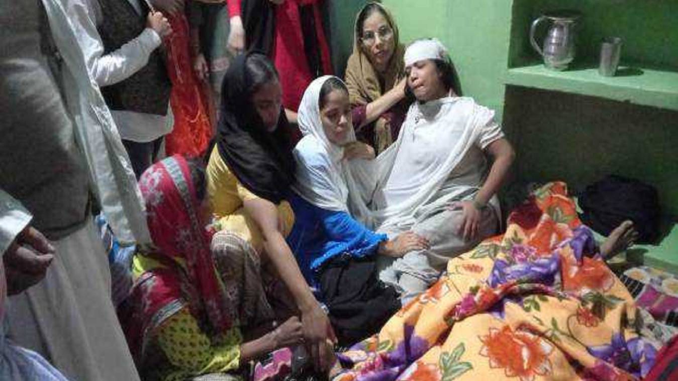 मकान गिरने से मची अफरातफरी, परिवार के पांच लोग घायल