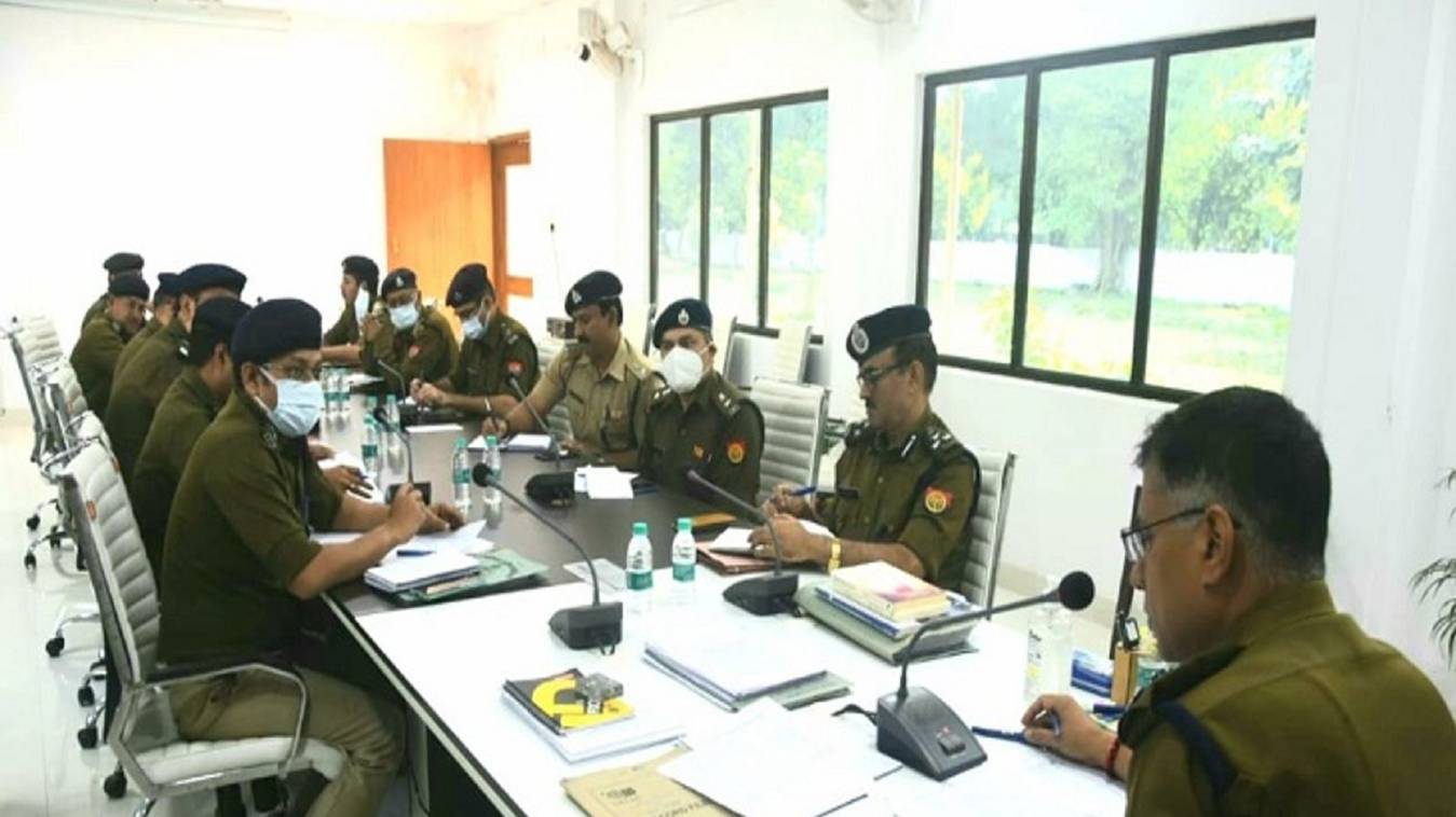 देव दीपावली के सम्बन्ध में कमिश्नर ने बुलाई बैठक