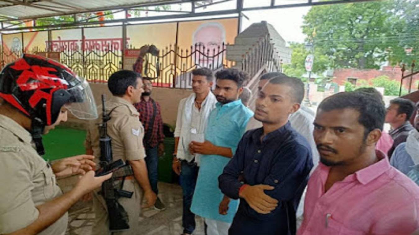  प्रधानमंत्री कार्यालय पर एनएसयूआई कार्यकर्ताओं को पुलिस ने रोका