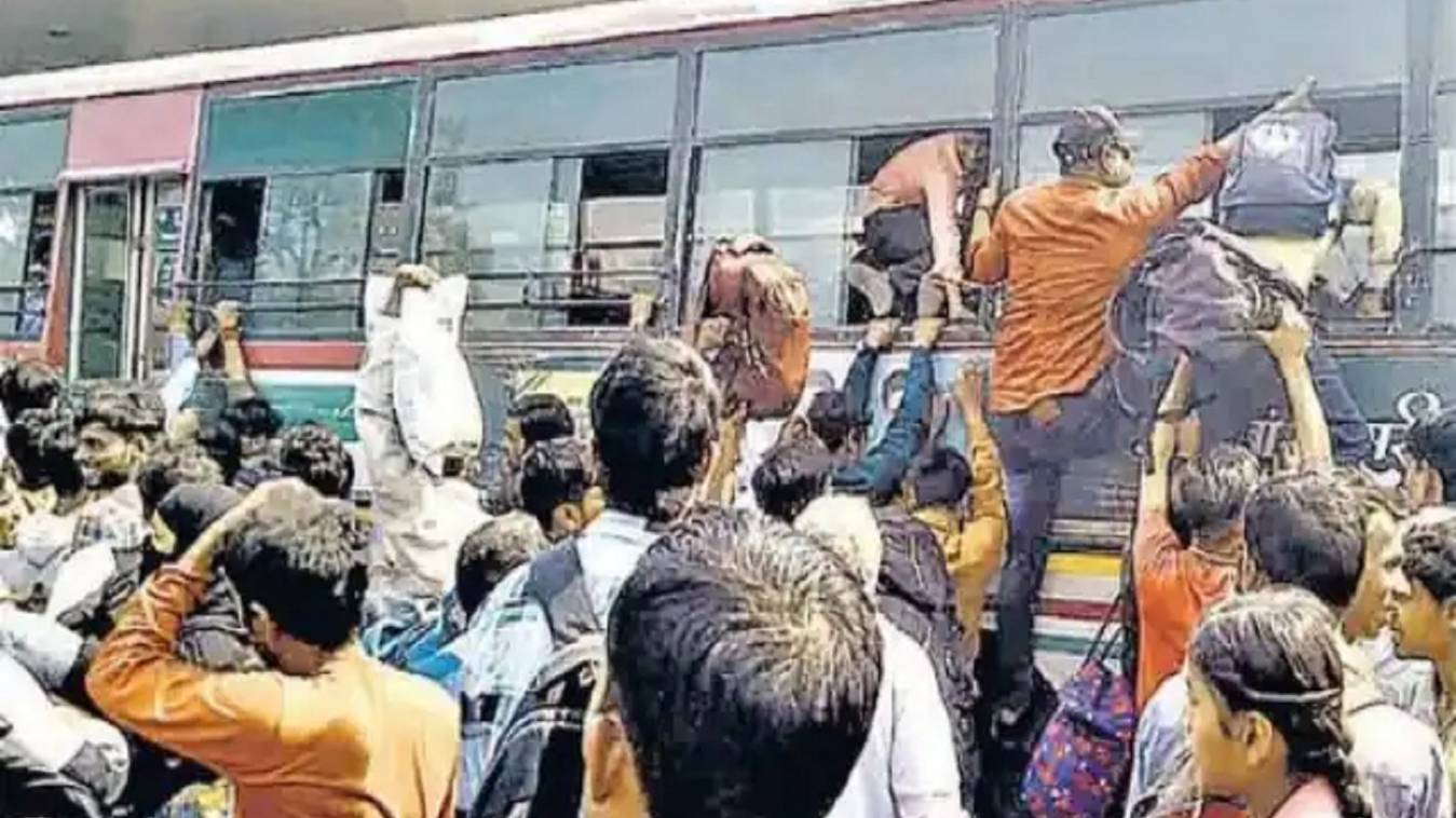 ट्रेनों में बढ़ा भीड़ का आलम