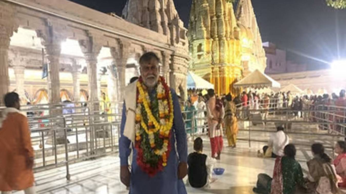 वाराणसी : केंद्रीय राज्य मंत्री ने बाबा विश्वनाथ के दरबार में लगाई हाजिरी, BJP नेताओं संग की बैठक