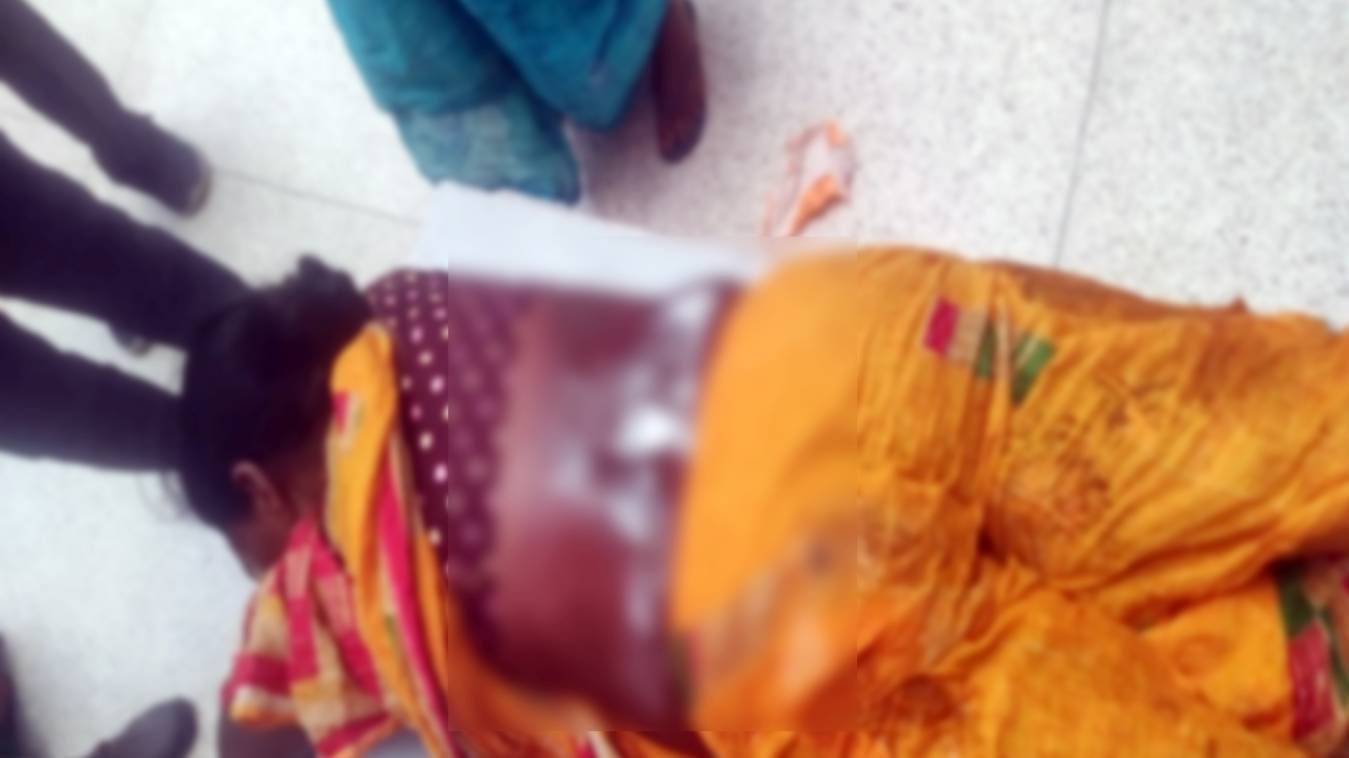 कार्तिक पूर्णिमा पर दीपदान के समय साड़ी में आग लगने से झुलसी नेपाल की महिला