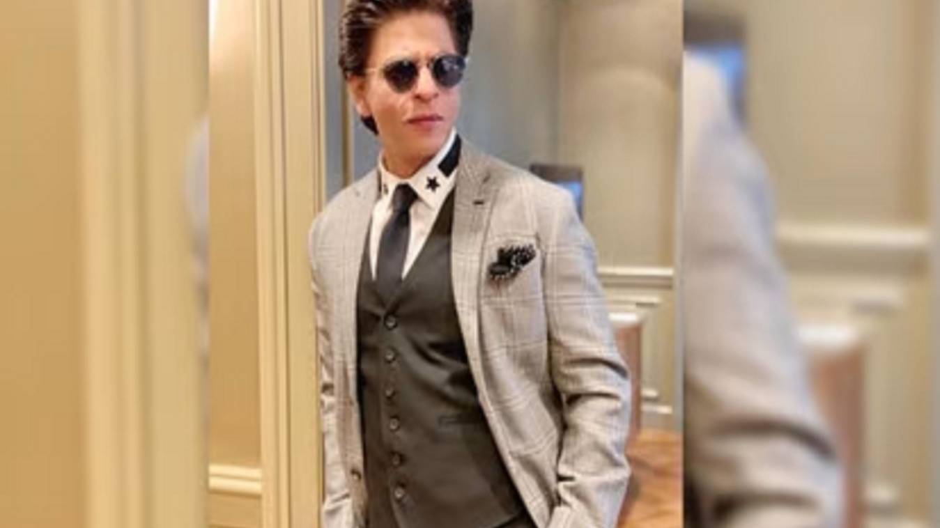 शाहरुख खान को मुंबई एयरपोर्ट पर कस्टम ने रोका, 7 लाख रुपए का लगाया जुर्माना, जानें पूरा मामला