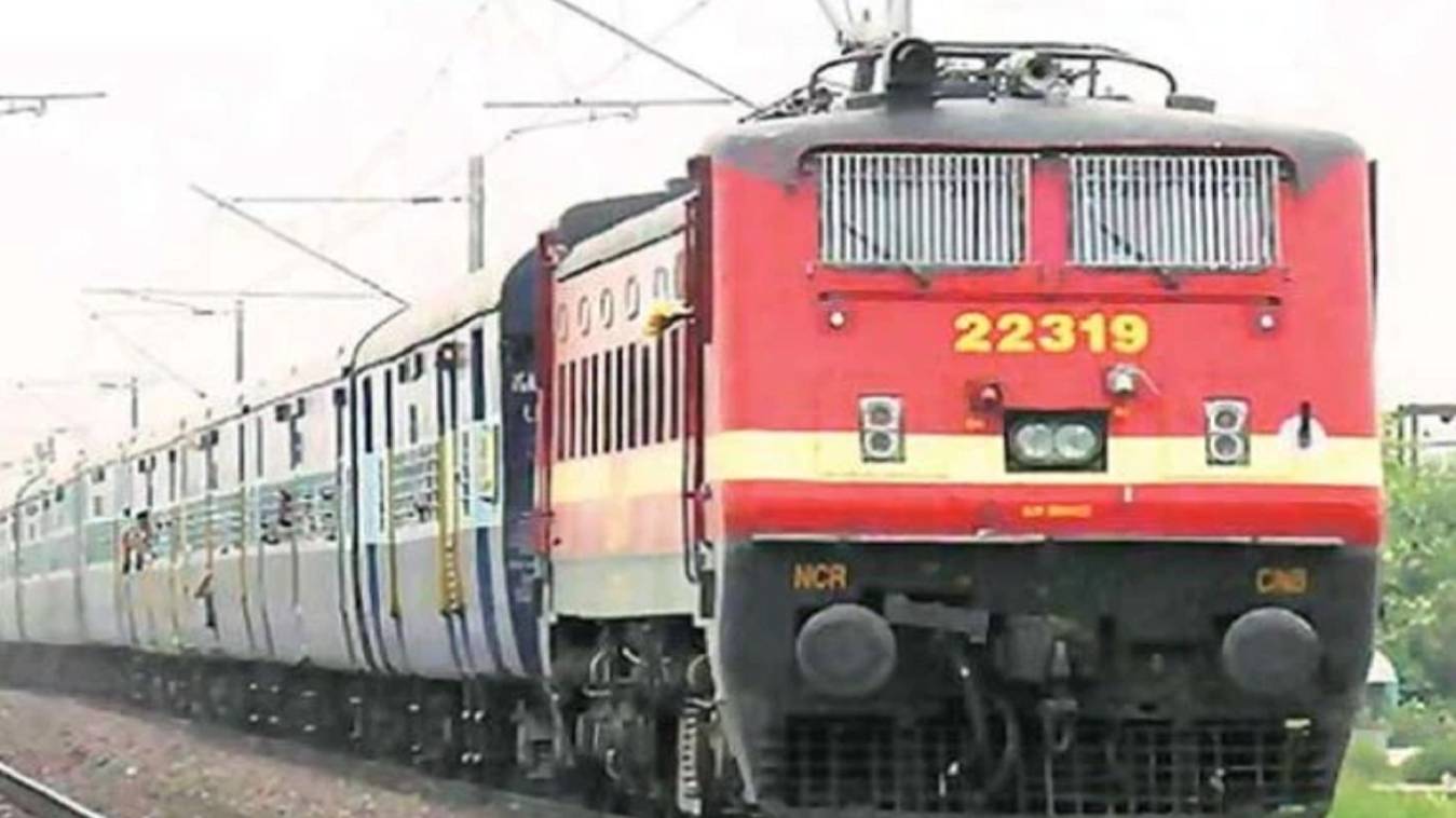 चलती ट्रेन से मासूम बच्ची के साथ कूदा पिता, दोनों की मौत, दिल्ली से दरभंगा जा रहा था परिवार