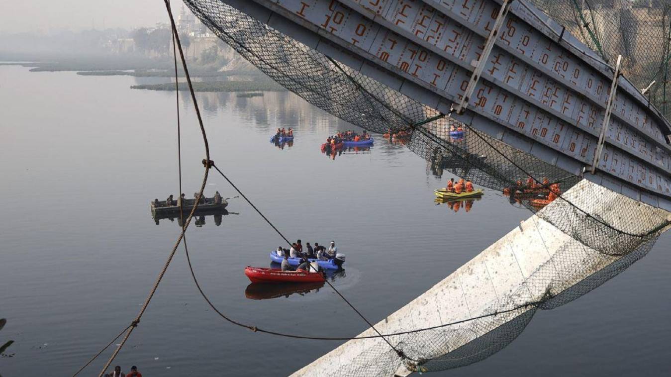 मोरबी ब्रिज हादसे में गुजरात HC ने नगर पालिका को फटकारा