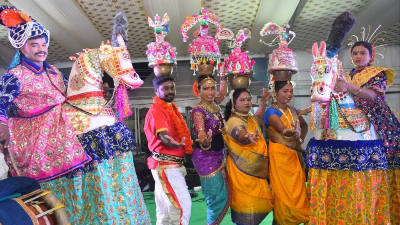 काशी में अतिथियों का स्वागत डमरू दल करेगा, ई-बस से करेंगे शहर का भ्रमण