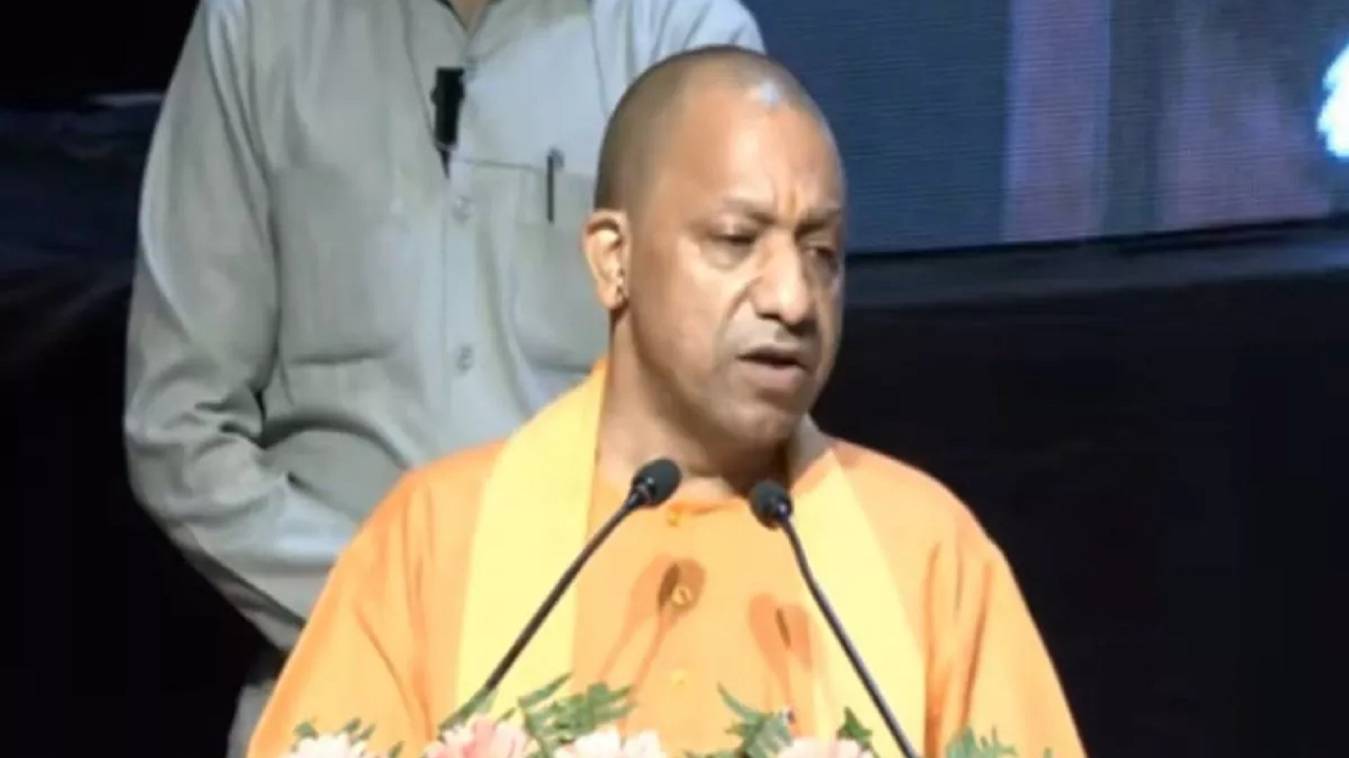 सीएम योगी ने 1354 स्टाफ नर्स को प्रदान किया नियुक्ति पत्र, बोले-यूपी था बीमारू राज्य, 5 साल में बदली तस्वीर