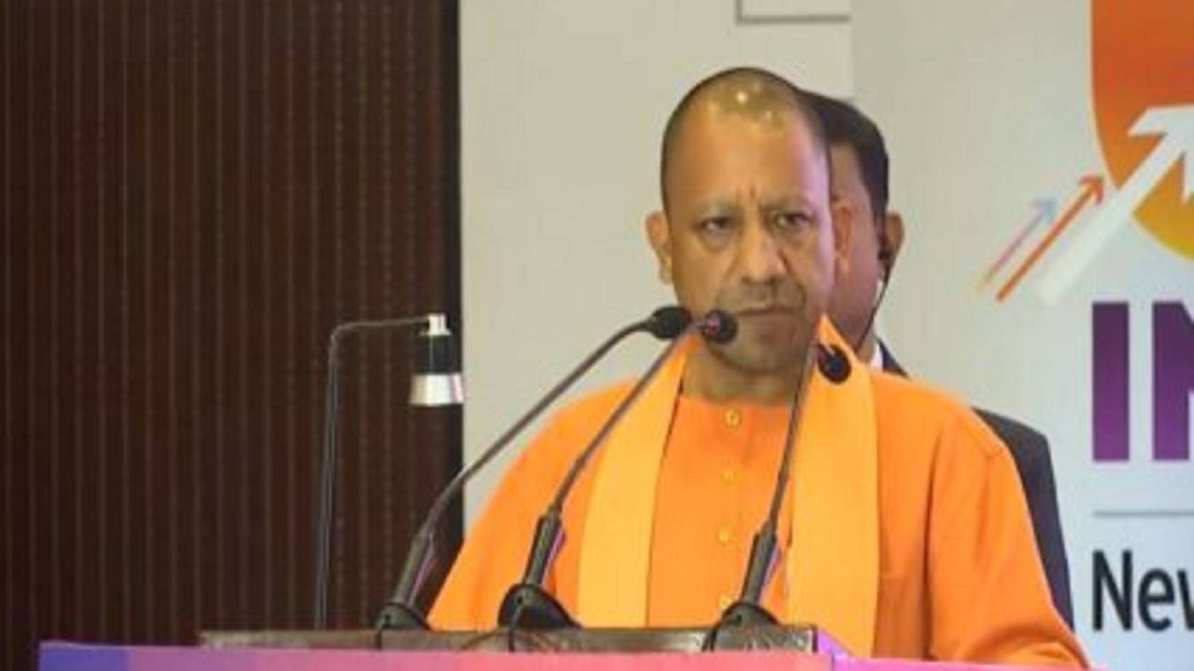 कर्टेन रेजर सेरेमनी में शामिल हुए CM योगी, बोले- UP में करिश्मा करने की क्षमता