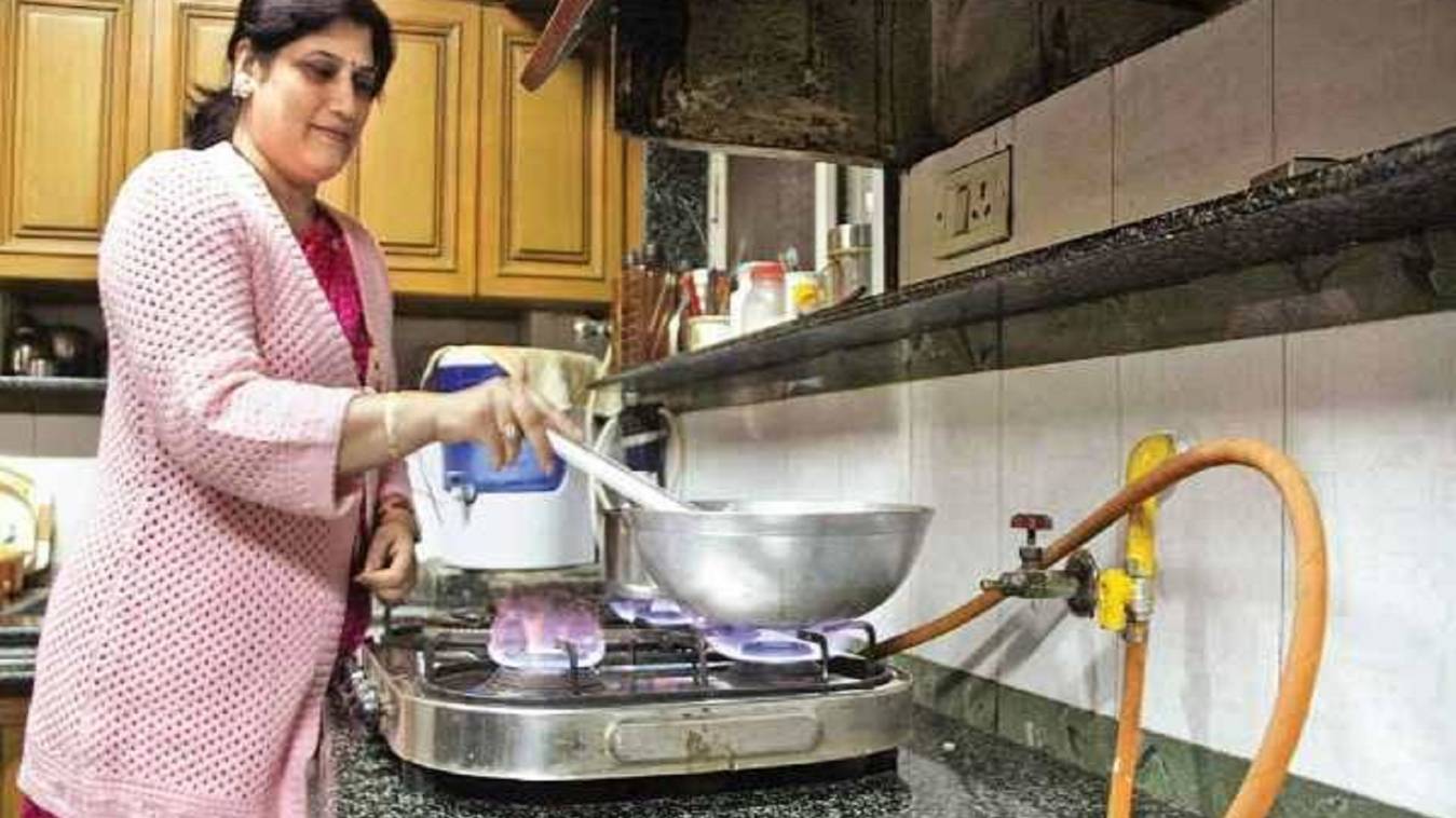 अगले साल तक 50 हजार घरों में पीएनजी