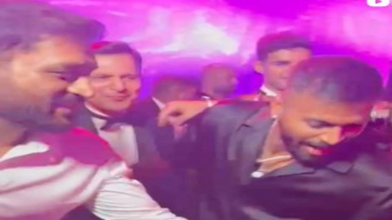 हार्दिक पंड्या के साथ 'गंदी बात' पर जमकर थिरके महेंद्र सिंह धोनी