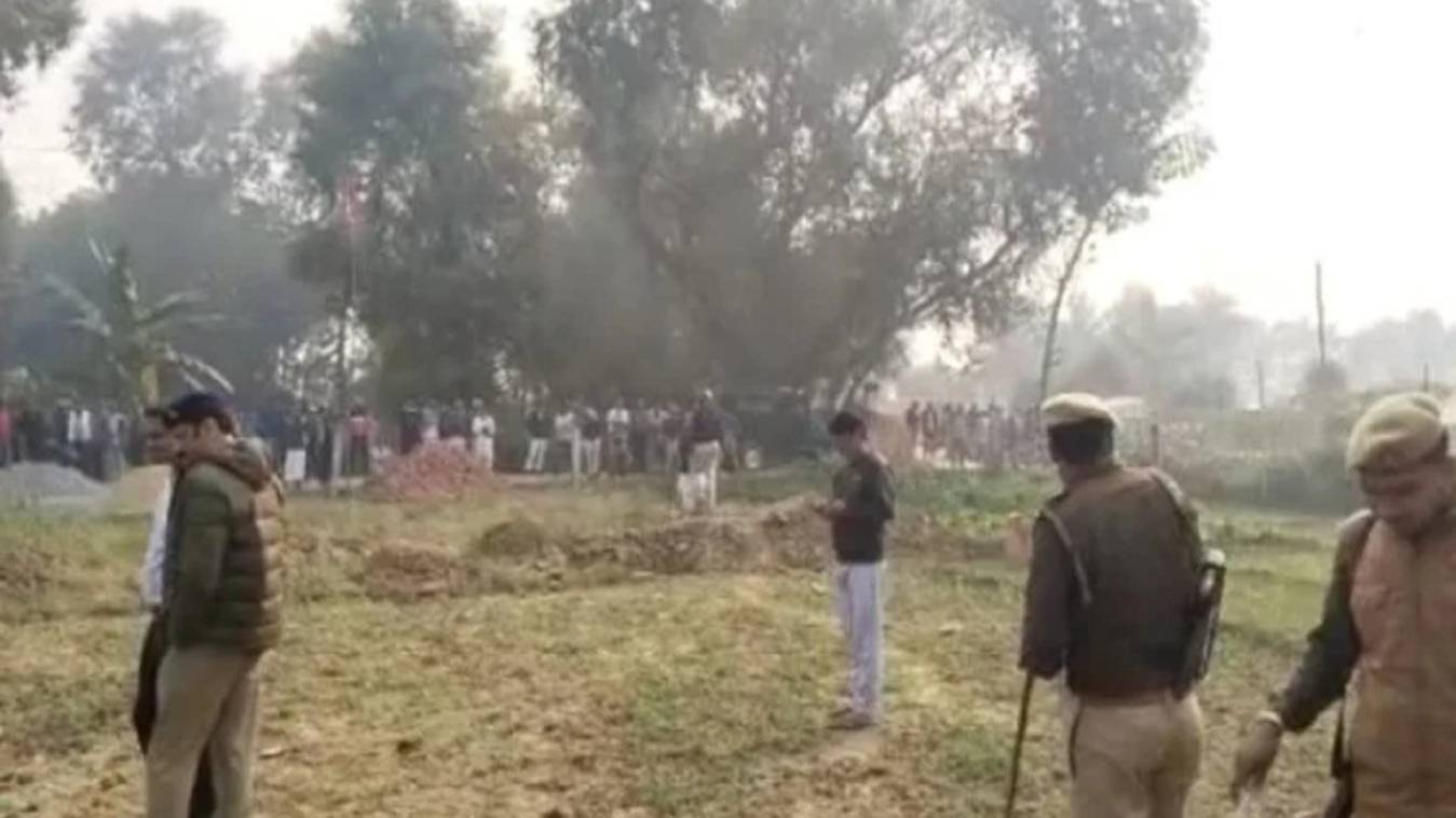 रविदास जी की प्रतिमा रखे जाने को लेकर दो पक्षों में तनाव, पुलिस बल तैनात