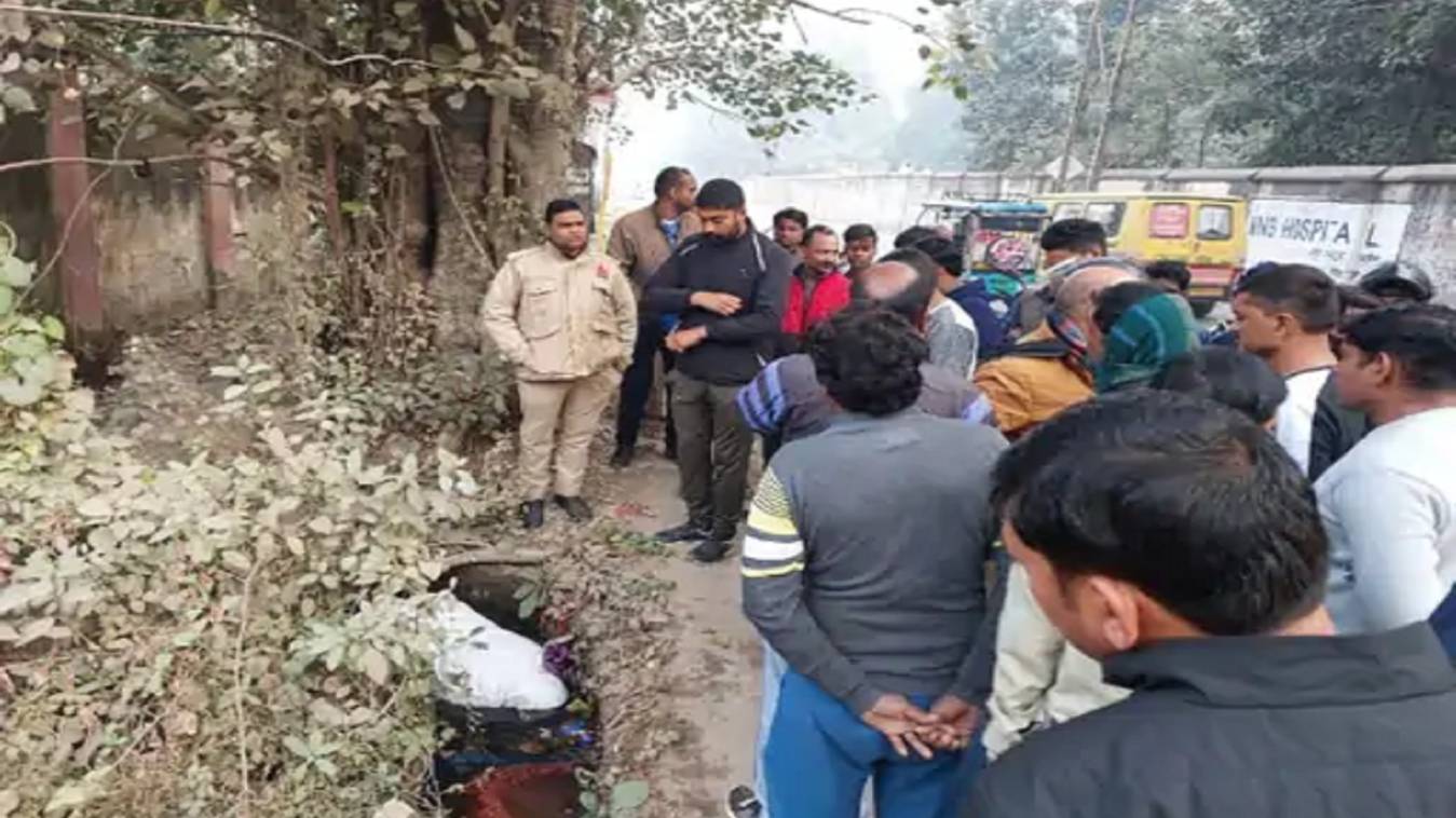 वाराणसी के करौंदी में बोरे में पैक नाले में मिला अज्ञात युवक का शव
