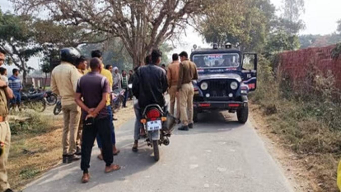 Azamgarh : प्रधानाध्यापक पर ताबड़तोड़ फायरिंग, इलाज के दौरान हुई मौत 