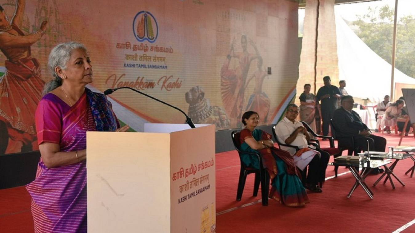 वाराणसी में निर्मला सीतारमण बोलीं- काशी और कांची एक जैसी है