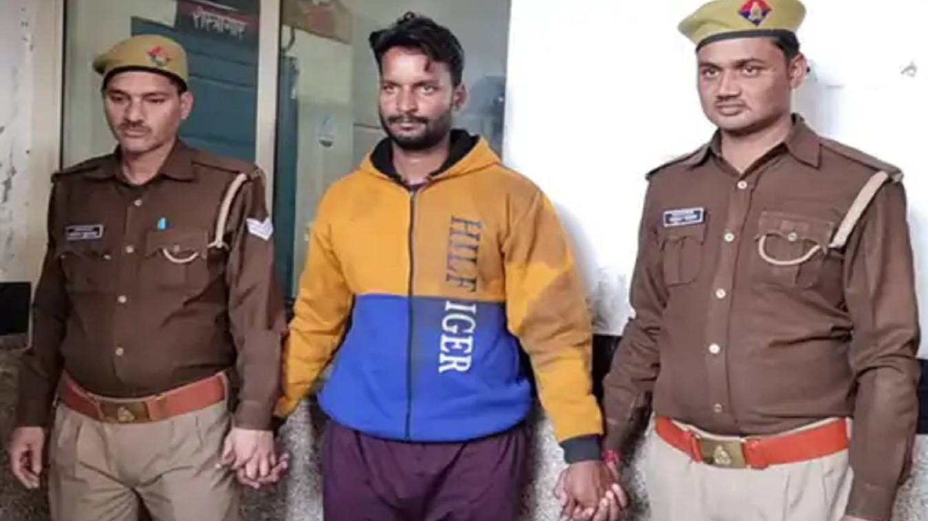 नकली नोट छापने वाला इनामी बदमाश गिरफ्तार, तेलंगाना-पंजाब से मंगाई थी मशीन, वाराणसी में होती थी प्रिंटिंग