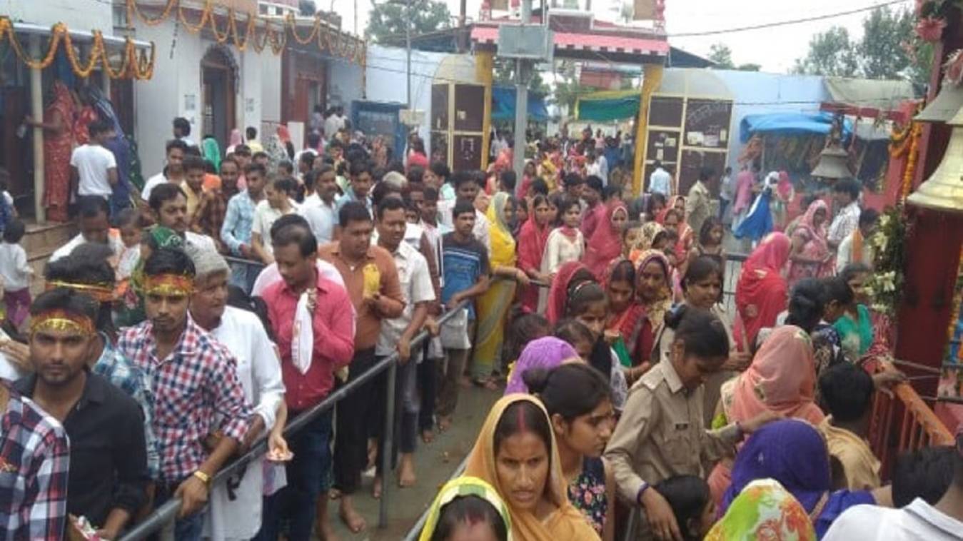  दो लाख से अधिक भक्तों ने किया मां शीतला का दर्शन-पूजन