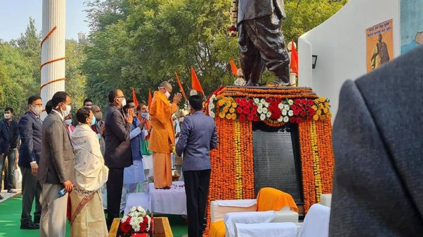 सरदार पटेल की पुण्यतिथि पर सीएम योगी ने दी श्रद्धांजलि, बोले- उन्होंने 'एक भारत-श्रेष्ठ भारत' की रचना की