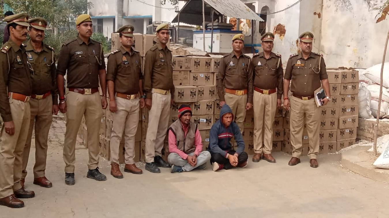 5 लाख की अवैध शराब के साथ तस्कर गिरफ्तार