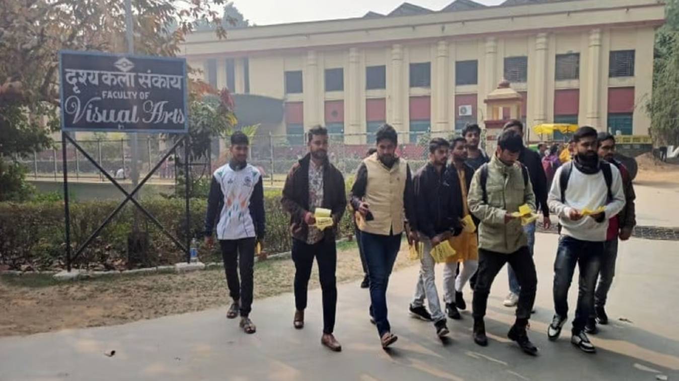 बीएचयू में 'काला दिवस' की तैयारी में छात्र