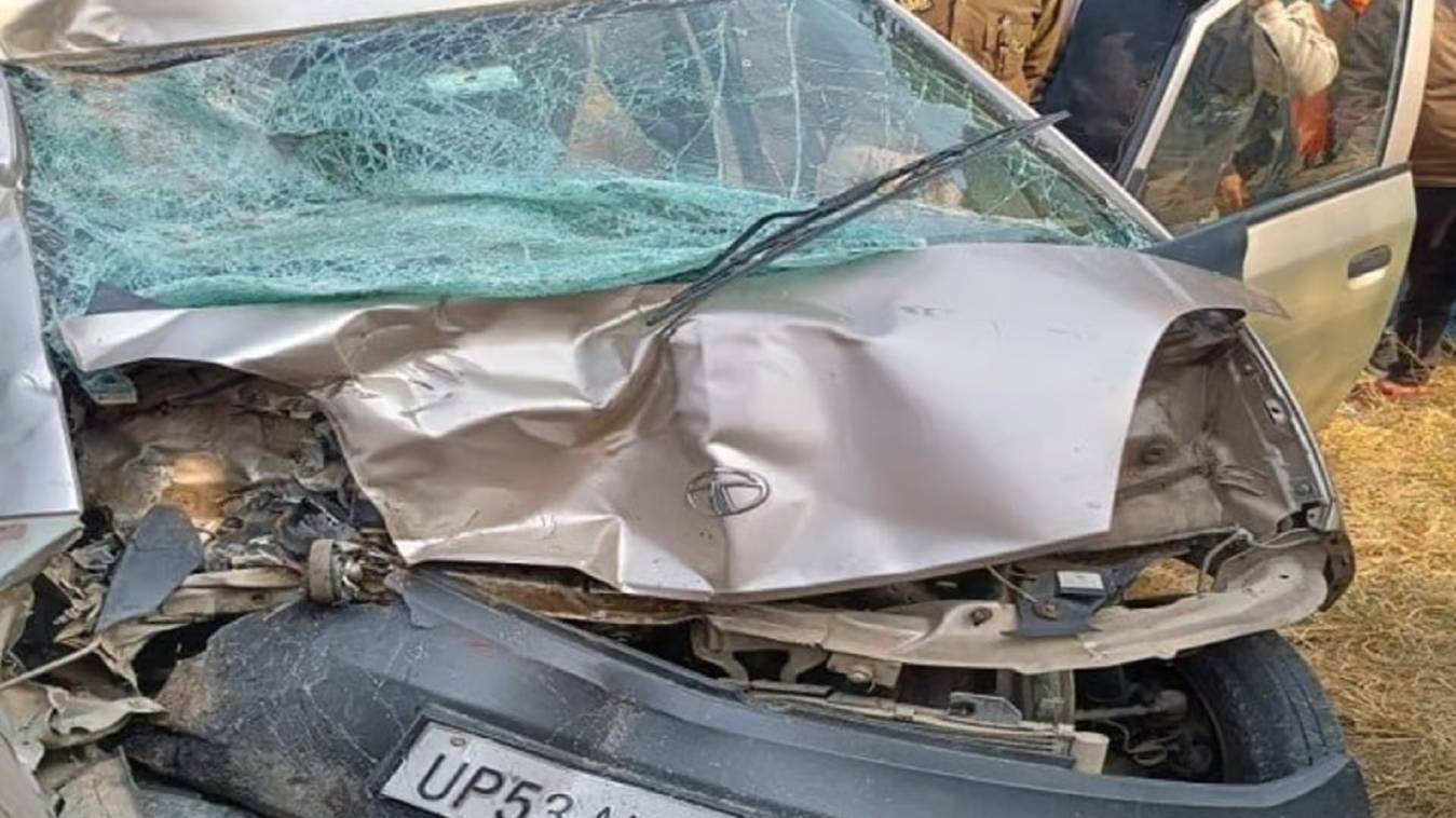 नैनो कार और बुलेट की टक्कर में एक की मौत, दो घायल