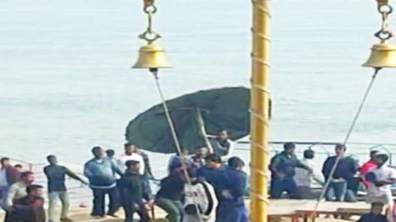 अस्सी घाट पर पंडा- पुजारी व छात्र भिड़े, मारपीट और पत्थरबाजी के बाद हुआ बवाल
