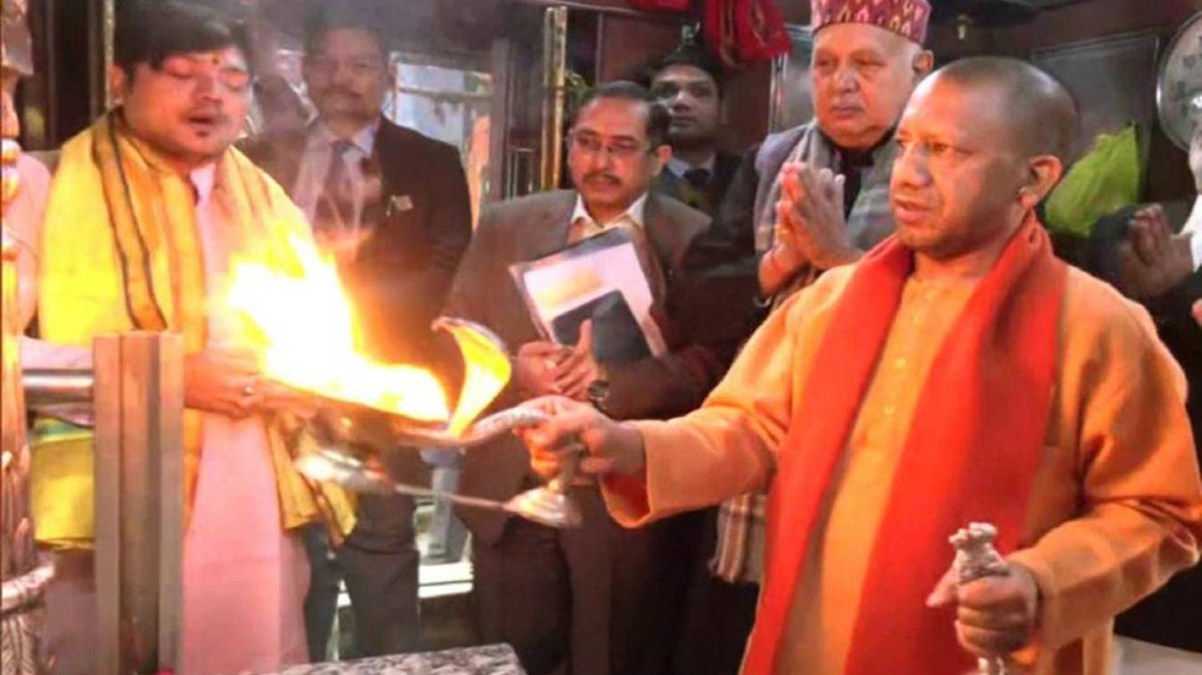 बाबा कालभैरव का दर्शन कर लखनऊ को रवाना हुए सीएम योगी