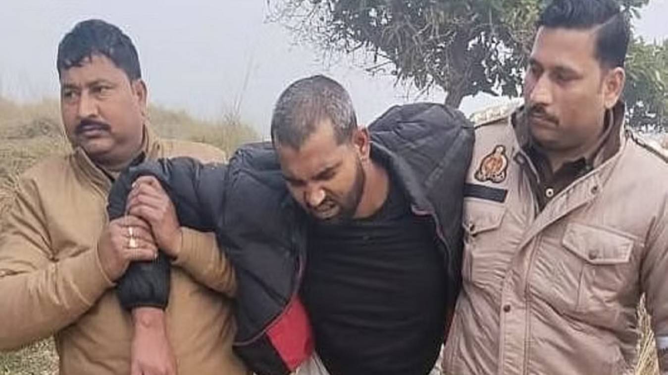 पुलिस और बदमाशों के बीच मुठभेड़: गोली लगने से 25 हजार का इनामियां घायल, अस्पताल में कराया भर्ती