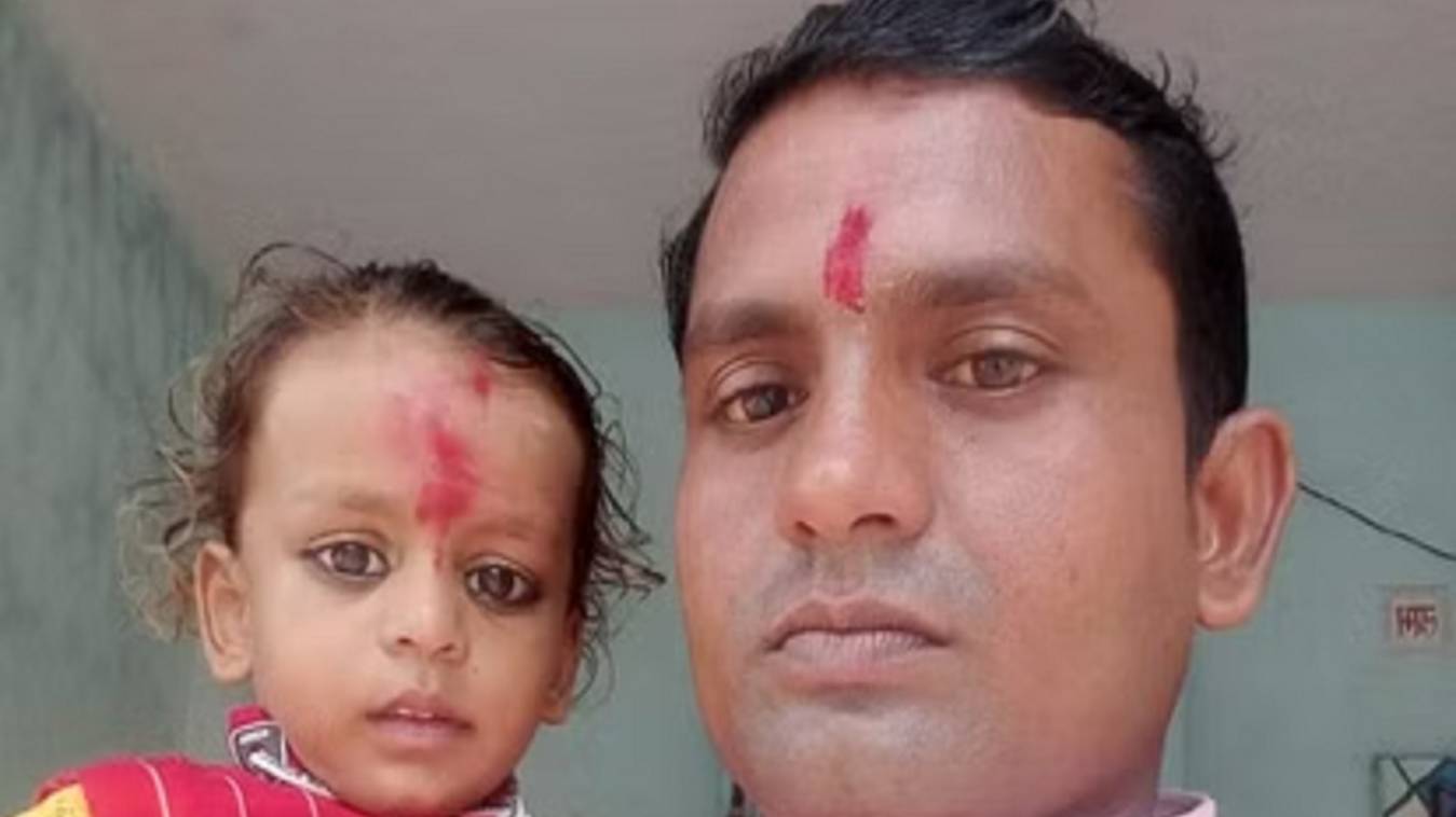  हाईवे पर खड़े पिकअप से टकराई बाइक, युवक की मौत