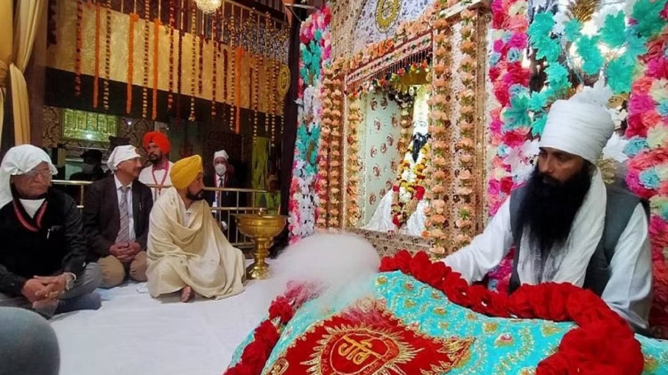 रविदास जयंती पर 3 फरवरी को वाराणसी आएंगे संत निरंजन दास, संत के दरबार में लंगर छकेंगी राजनीतिक हस्तियां