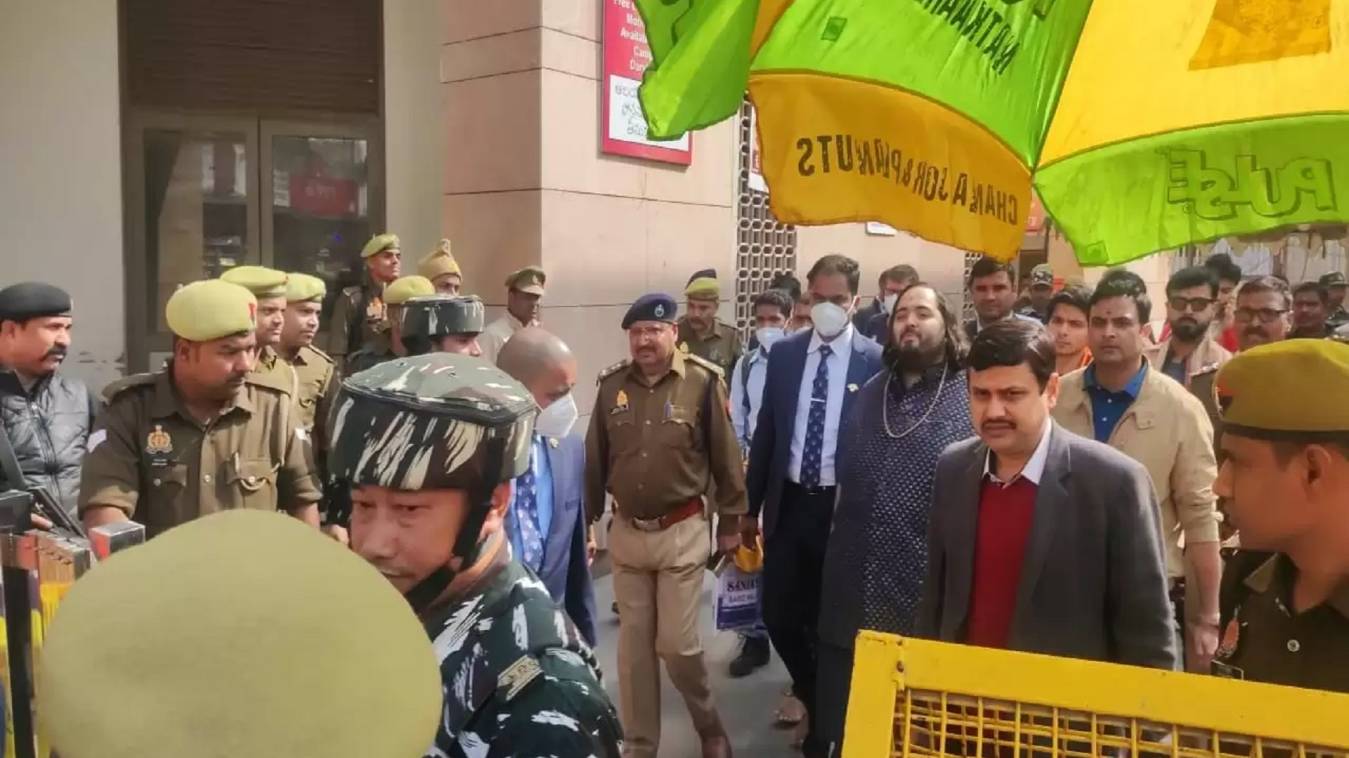 24 घंटे में दूसरी बार विश्वनाथ धाम पहुंचे अनंत अंबानी, मां अन्नपूर्णा कालिया लिया आशीर्वाद, क्रूज से निहारी घाटों की छटा