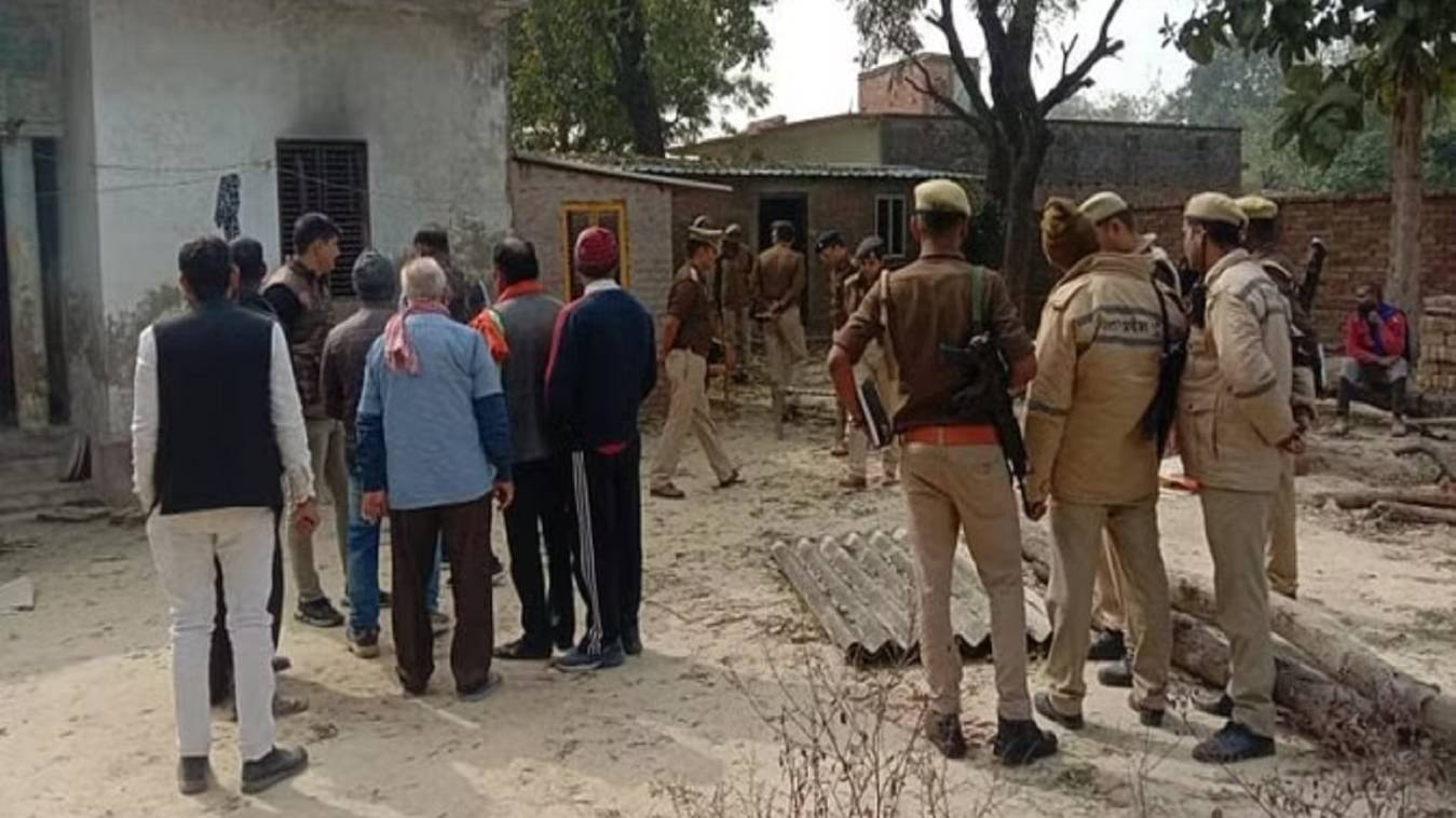 बरामदे में सो रही वृद्ध महिला की ईंट से कूंचकर हत्या