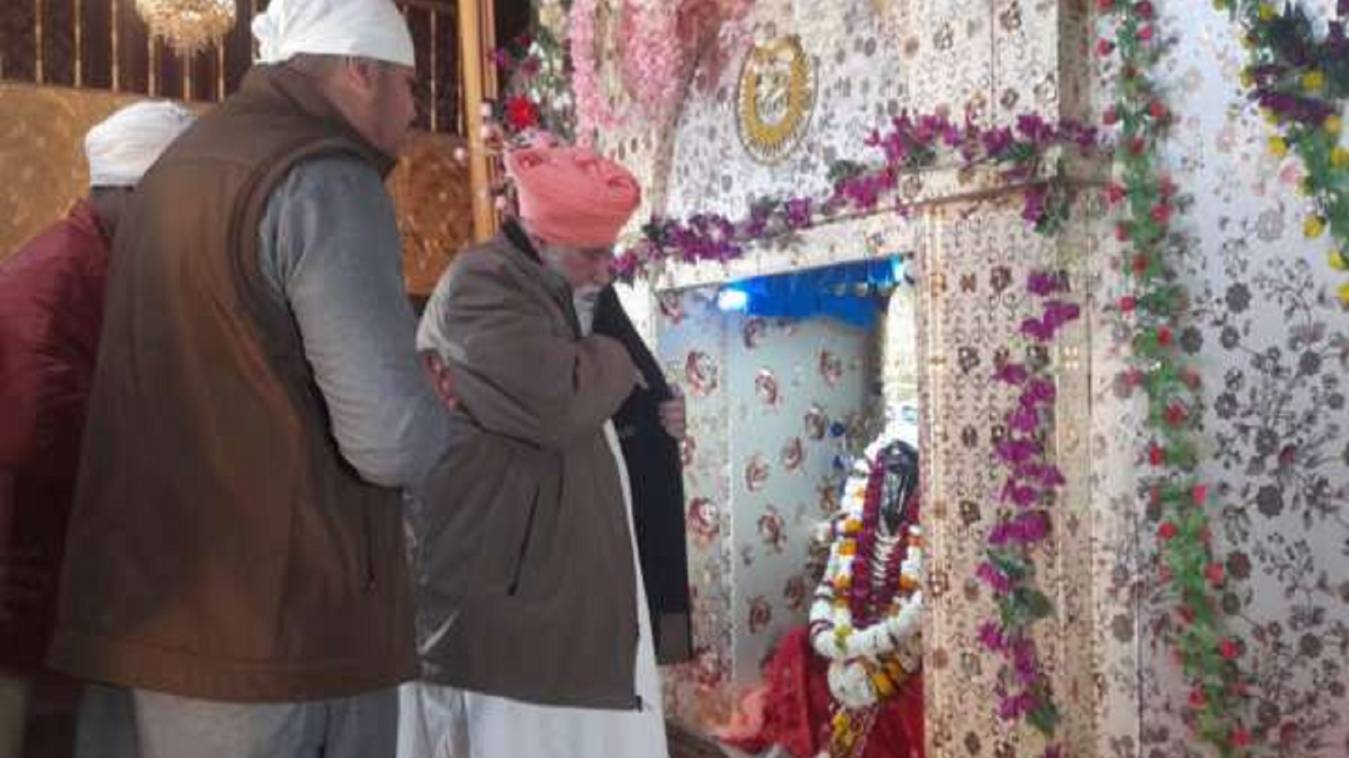 संत के सीर में आस्था उमड़ा का सैलाब 