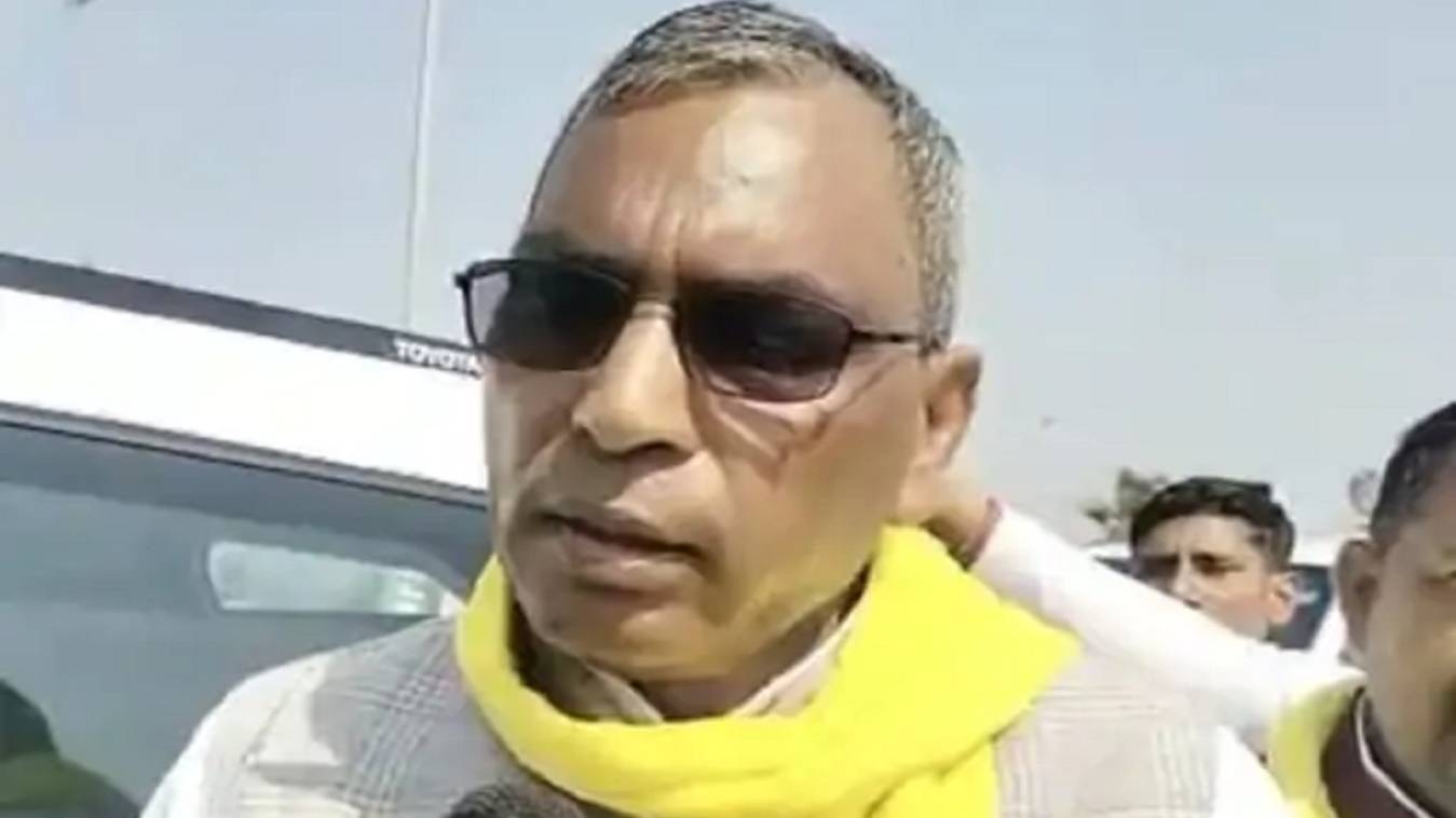 ओपी राजभर ने रामचरित मानस पर अर्मायदित टिप्पणी करनेवाले स्वामी प्रसाद मौर्य पर कसा तंज, कहा- नासमझ हैं....