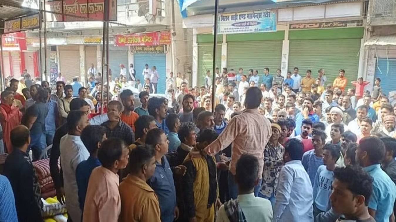 मेडिकल स्टोर संचालक को गोली मारकर हत्या: ढेड़ घंटे तक बंद रहा नेशल हाईवे, आरोपी की गिरफ्तारी की मांग