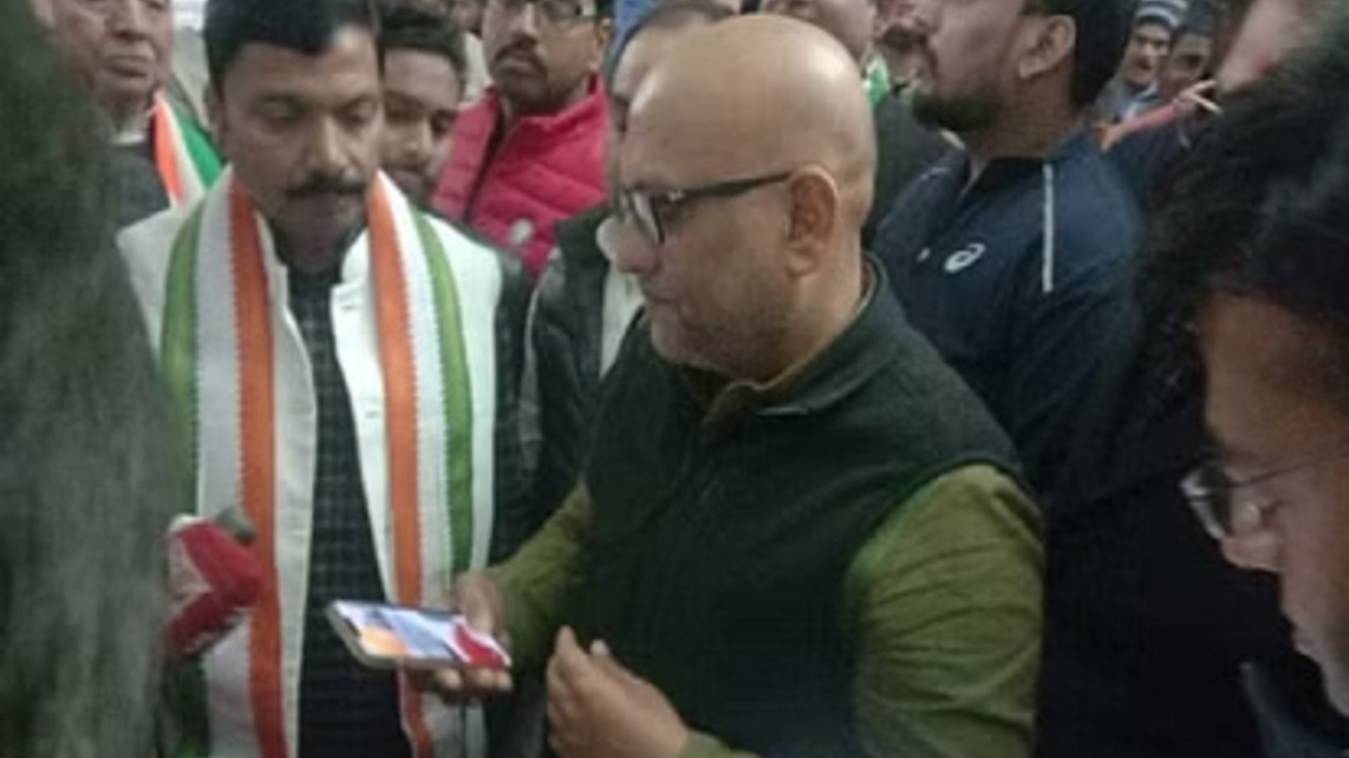 राहुल गांधी का प्रयागराज दौरा रद्द, कांग्रेस ने प्लेन को नहीं उतरने देने का लगाया आरोप