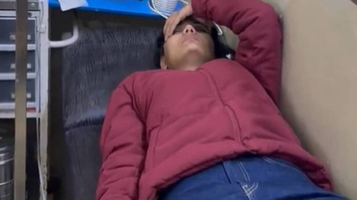 अस्पताल से डिस्चार्ज हुईं नेहा सिंह राठौर, कहा- 'डॉक्टर ने स्ट्रेस लेने से किया है मना'